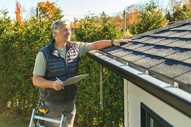 Professional Roofing technician working in Tujunga, CA